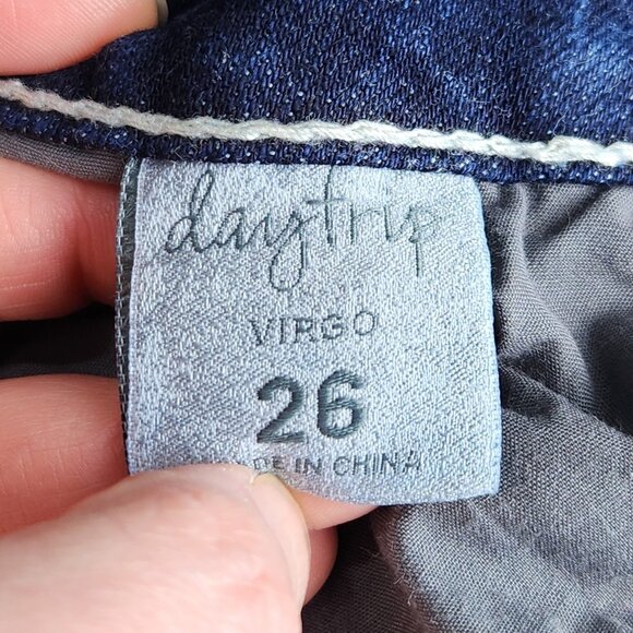 Daytrip Shorts Womens 26 Blue Virgo Low Rise Y2K Embroidered Denim Jean Bermuda - Picture 11 of 12